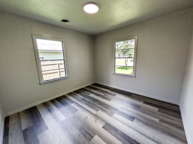 Building Photo - 203 Camellia Ave