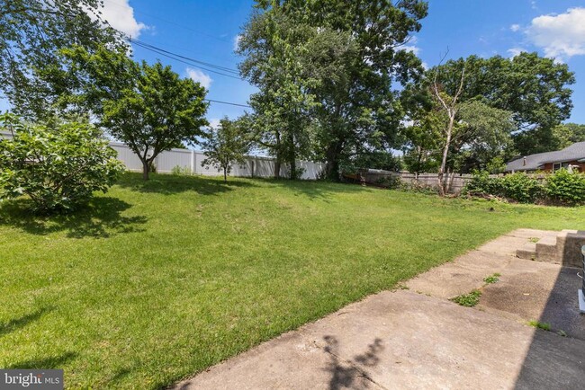 Building Photo - 215 Dolores Dr