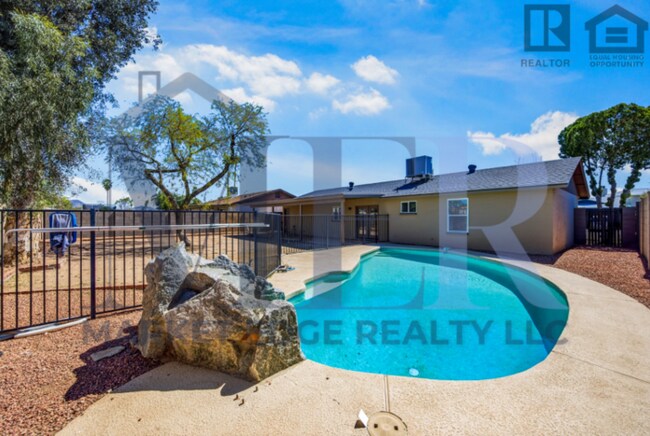 Building Photo - 3Bed/2Bath House at Cactus/ 39thAve! Ready for Immediate Move-In! -- NO HOA! FULLY REMODELED!