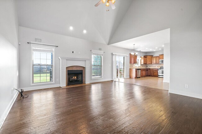 Building Photo - Three Bedroom with Bonus on Exit 8!