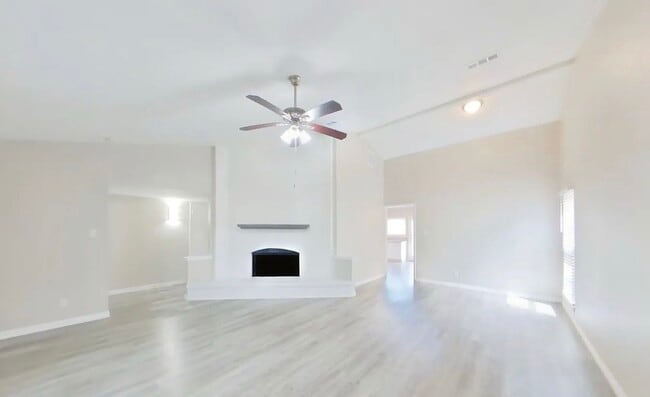 Building Photo - Warm, Welcoming, and Wonderfully Maintained 3-Bedroom Home