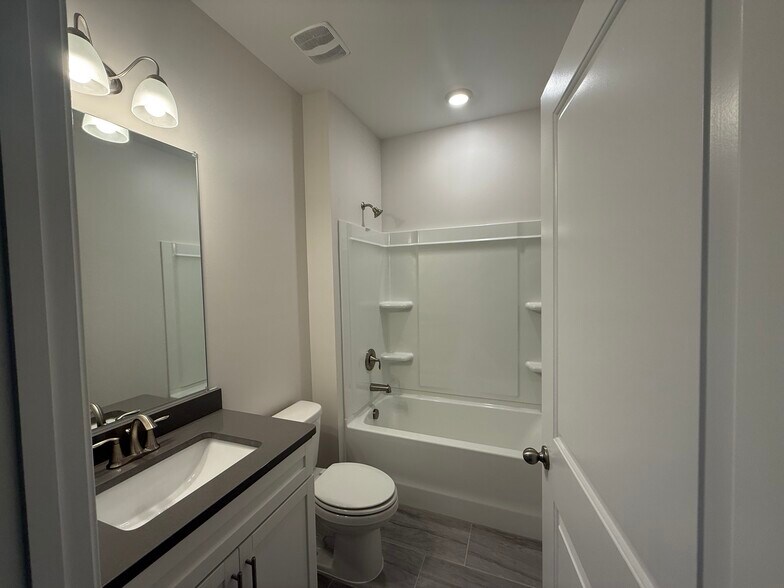 Building Photo - 2214 Sugar Cone Way