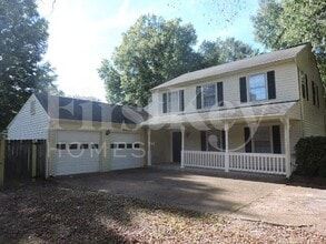 Building Photo - 8601 Thorncliff Fairway