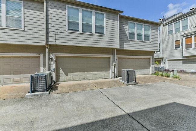 Building Photo - 1408 Tuam St