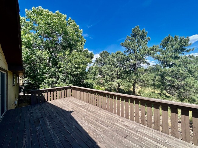 Building Photo - 4 Bedroom Bi Level Home in Rockrimmon