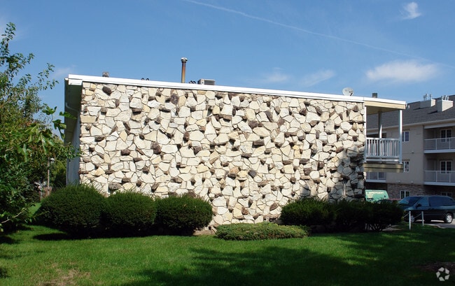 Building Photo - Grand Terrace Apartments