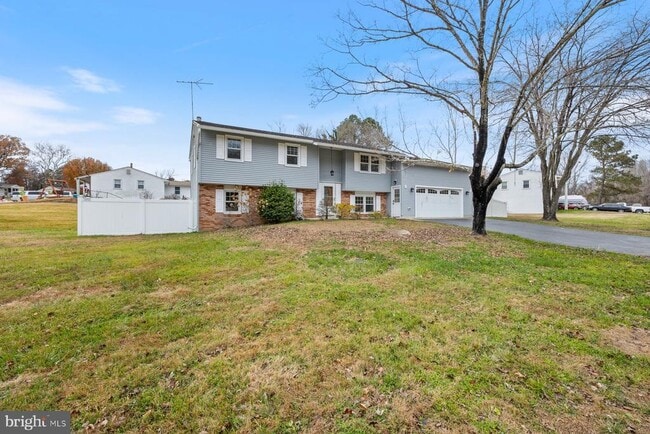 Building Photo - 1302 Squire Ln