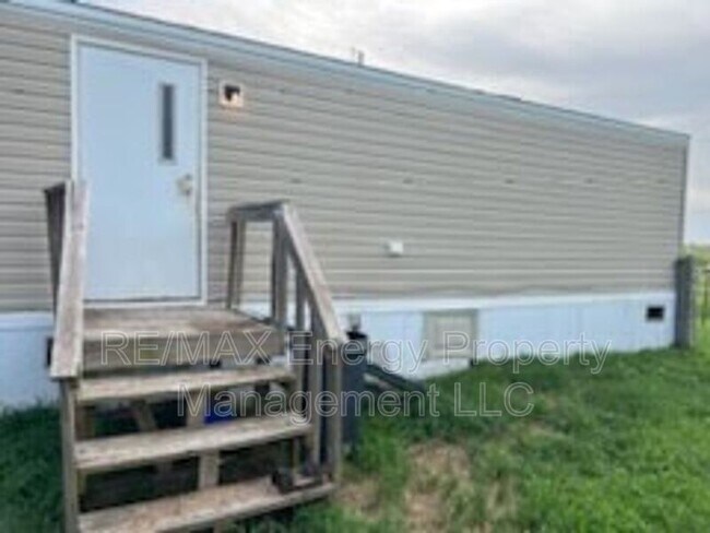 Building Photo - 10896 N Cedar Rd