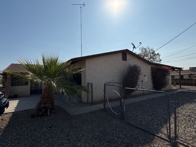 Building Photo - Centrally Located Home with Newer Energy E...