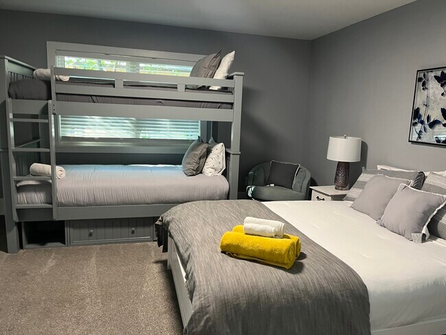 Building Photo - 315 Goldfinch Pl