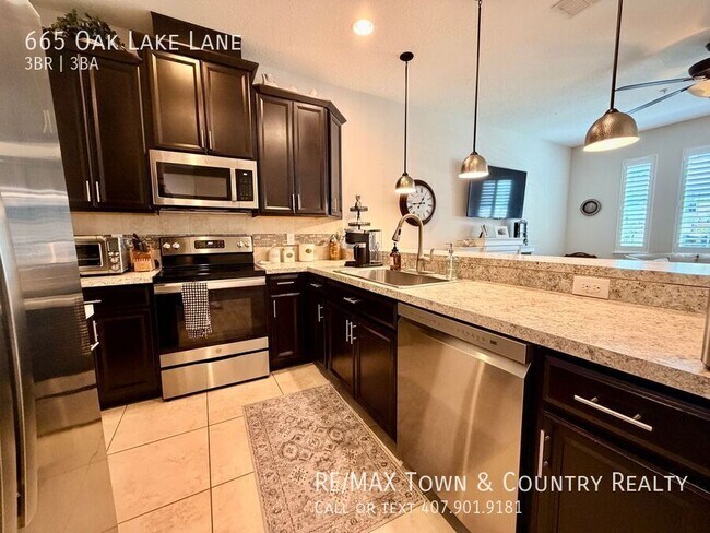 Building Photo - 665 Oak Lake Ln