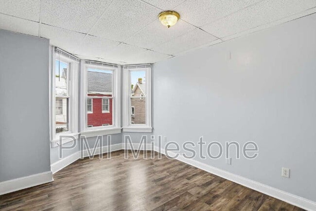 Building Photo - 207 N Mulberry St
