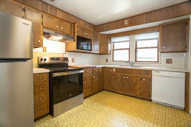 Building Photo - 236 E Main St