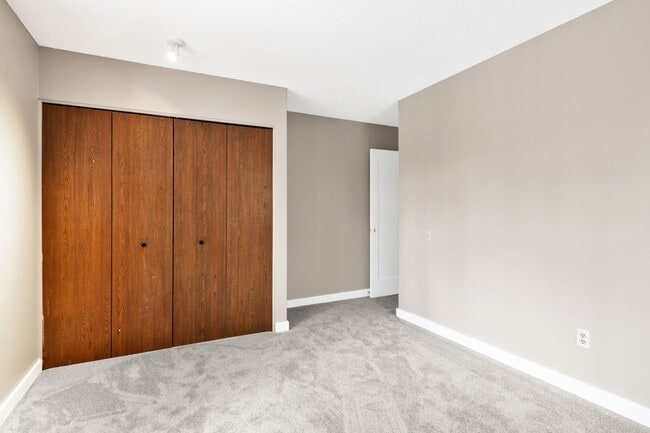 Building Photo - Modern 3-Bedroom Duplex in Holiday Hills, Traverse City