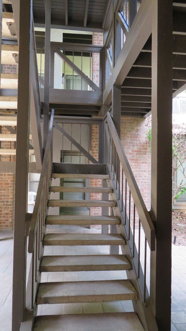 Building Photo - Beautiful 2 bed 1 bath condo 3 blocks from...