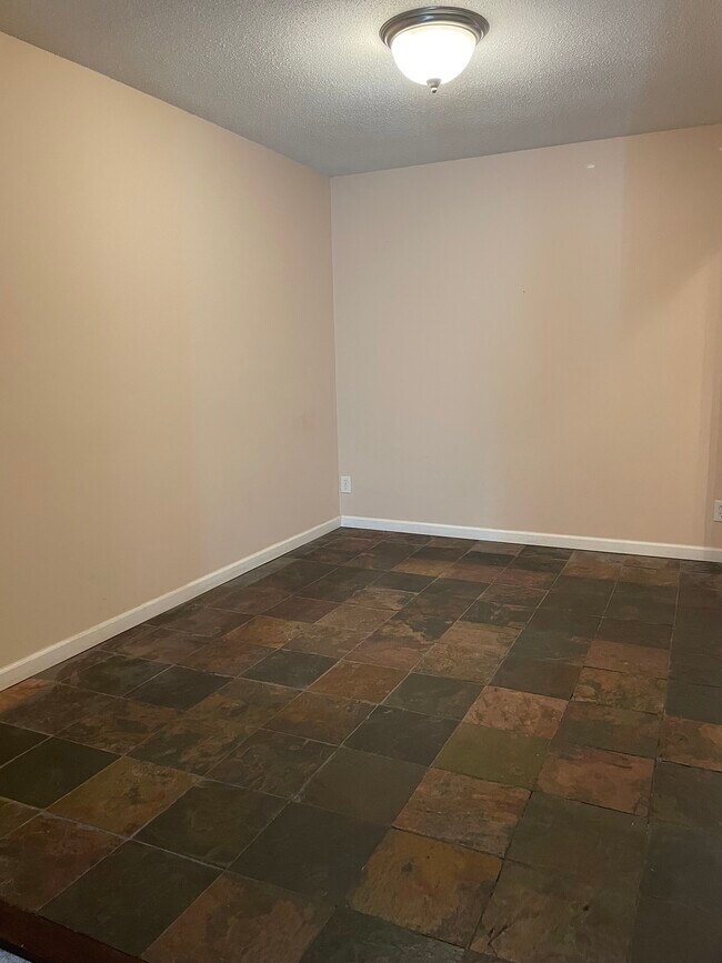 Building Photo - 3602 Gillham Rd