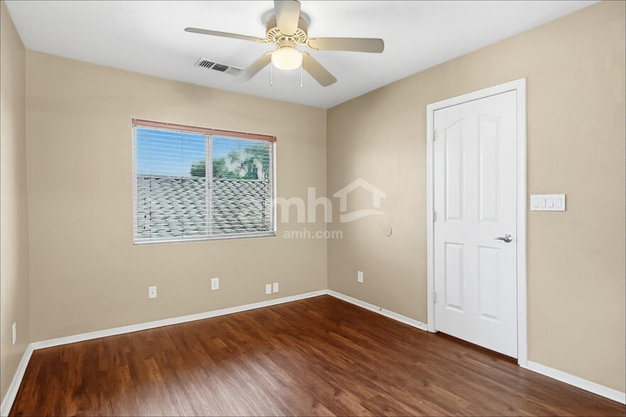 Building Photo - 907 N Albert Dr