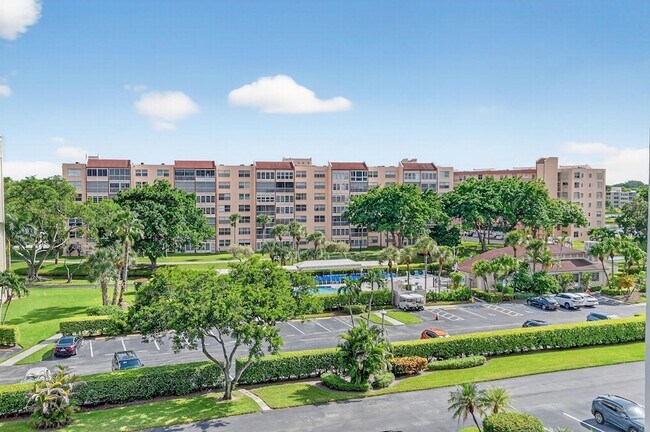 Building Photo - 14460 Strathmore Ln