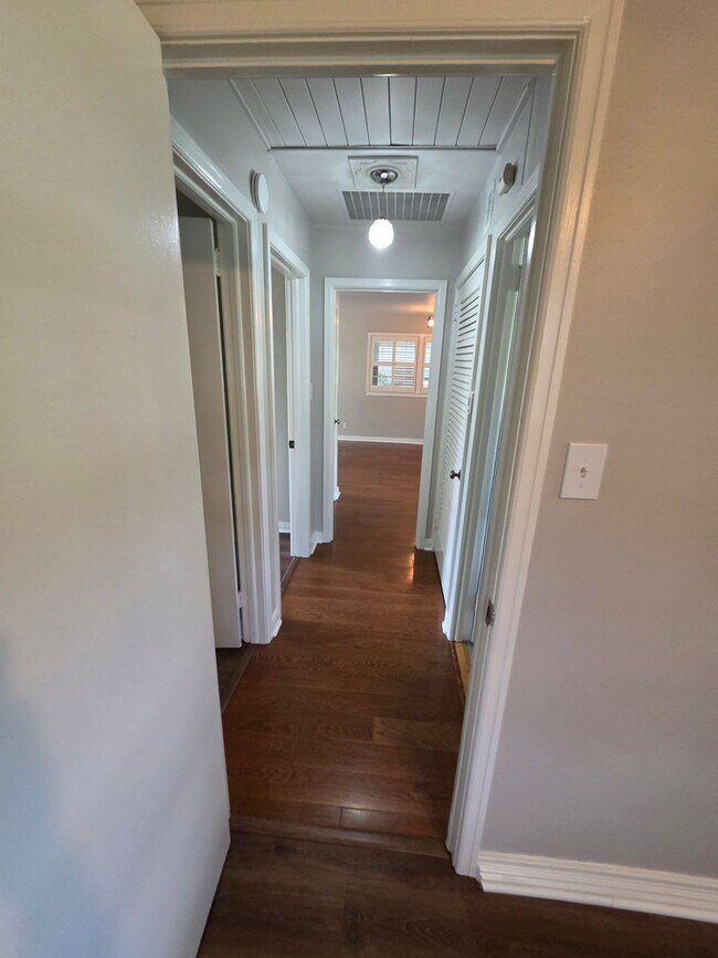 Building Photo - 3135 Rosedale Blvd