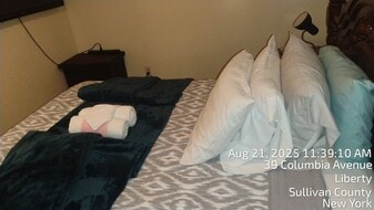 Building Photo - 39 Columbia St