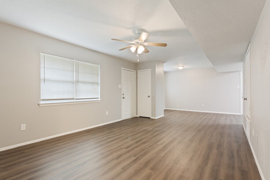 Building Photo - 306 Avenue G