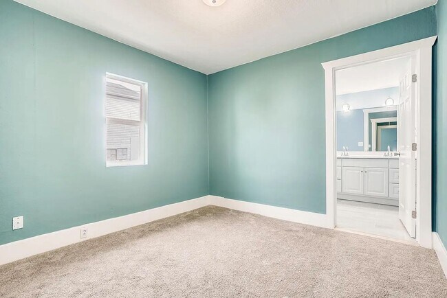 Building Photo - Updated 2BR Home in Marysville – Spacious Garage, Decks & RV Parking!