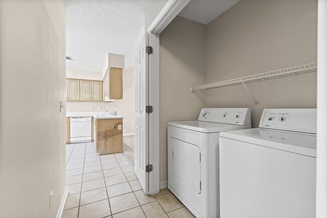 Building Photo - 717 Yeager Ln