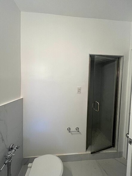 Building Photo - 3810 Greystone Ave