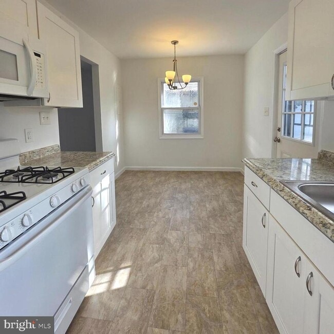 Building Photo - 716 71st Ave