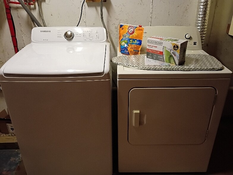 Building Photo - 27 Claulise Ln