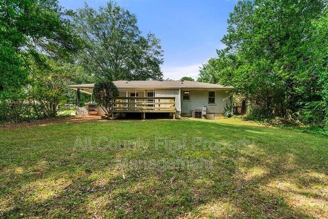 Building Photo - 2461 Fontaine Cir