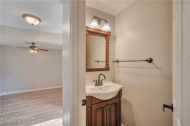 Building Photo - 10966 Positano St