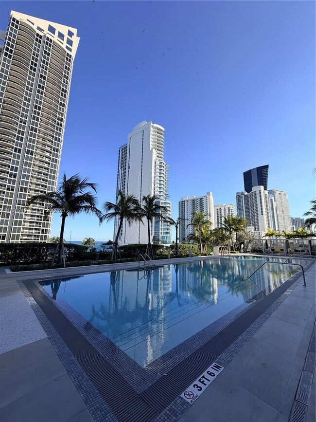 Building Photo - 17550 Collins Ave