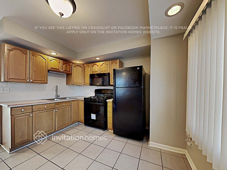 Building Photo - 9307 Nordica Ave