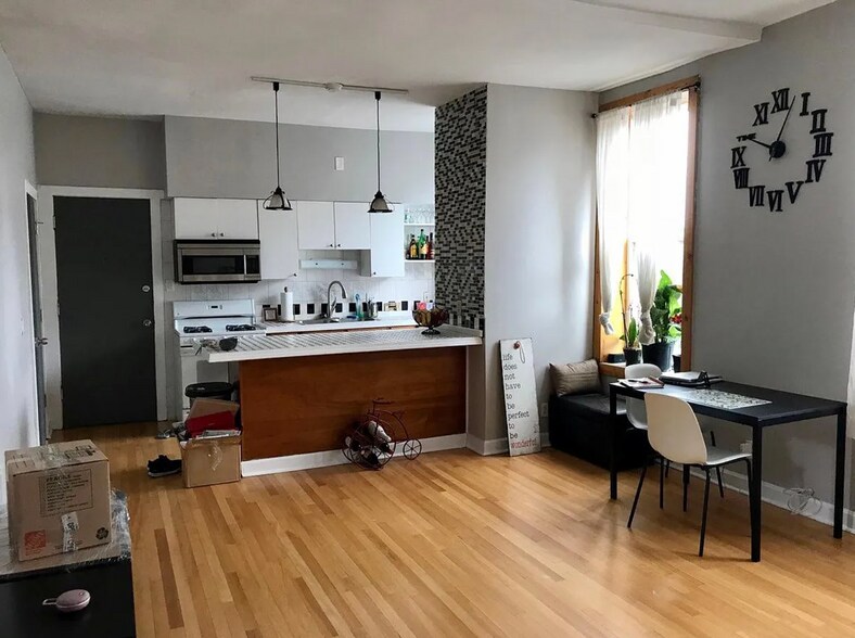 Building Photo - 1368 W Evergreen Ave