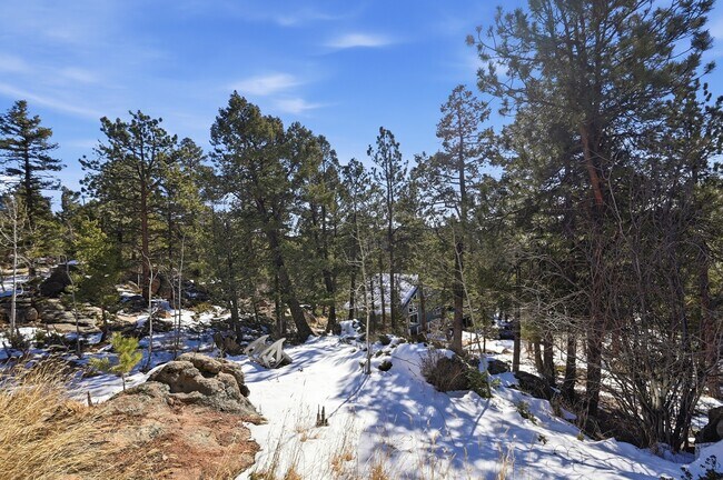 Building Photo - 30855 Walter Dr