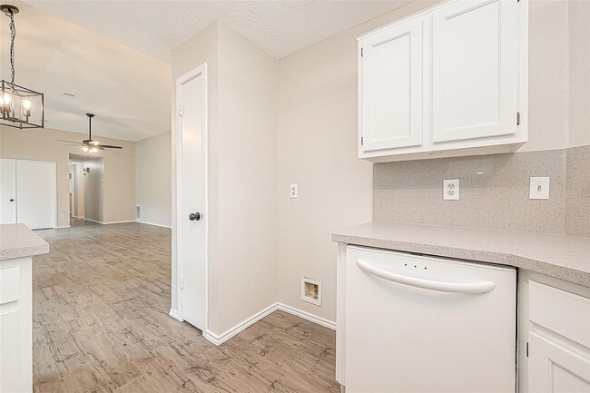 Building Photo - 9247 Autumnsong Dr