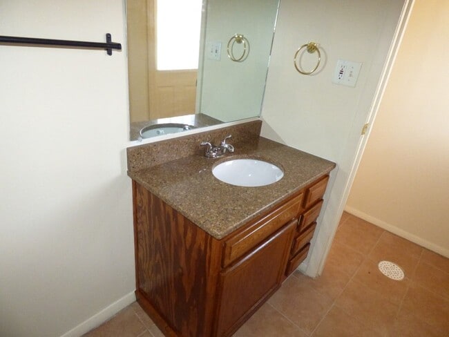 Building Photo - 6914 Autumn View Dr