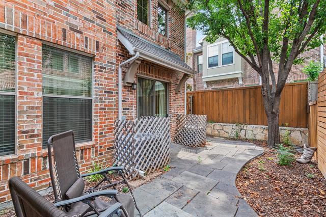 Building Photo - 1210 Emerald Glen