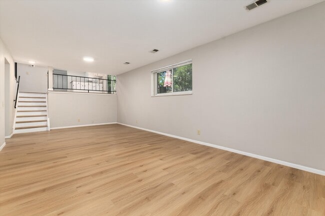 Building Photo - 7426 S Quince Ct