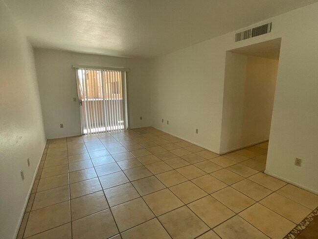 Building Photo - Casa Club Rental