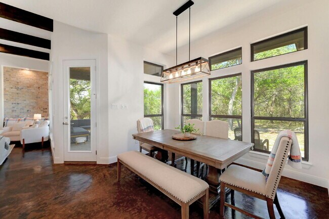 Building Photo - Spacious 4-Bed Oasis at this Canyon Lake Gem!