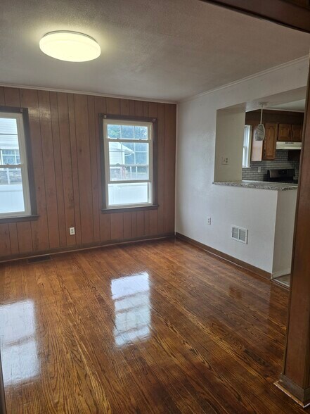 Building Photo - 101 Woodlawn Ave W