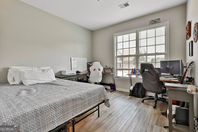 Building Photo - 205 Inverness Ave