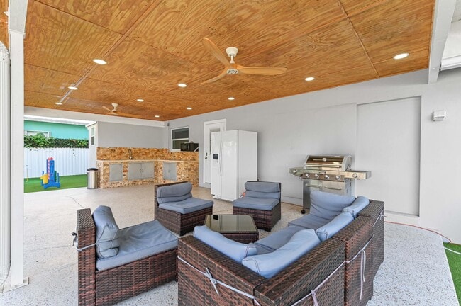 Building Photo - 2128 Dock St