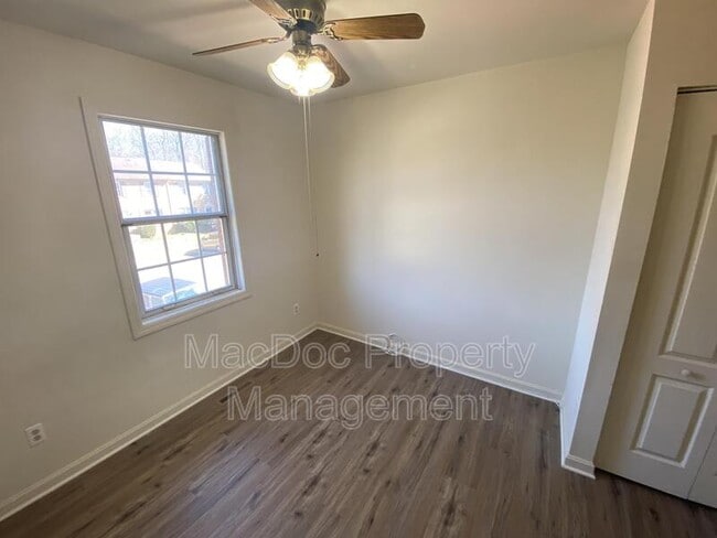 Building Photo - 108 Kings Mill Dr