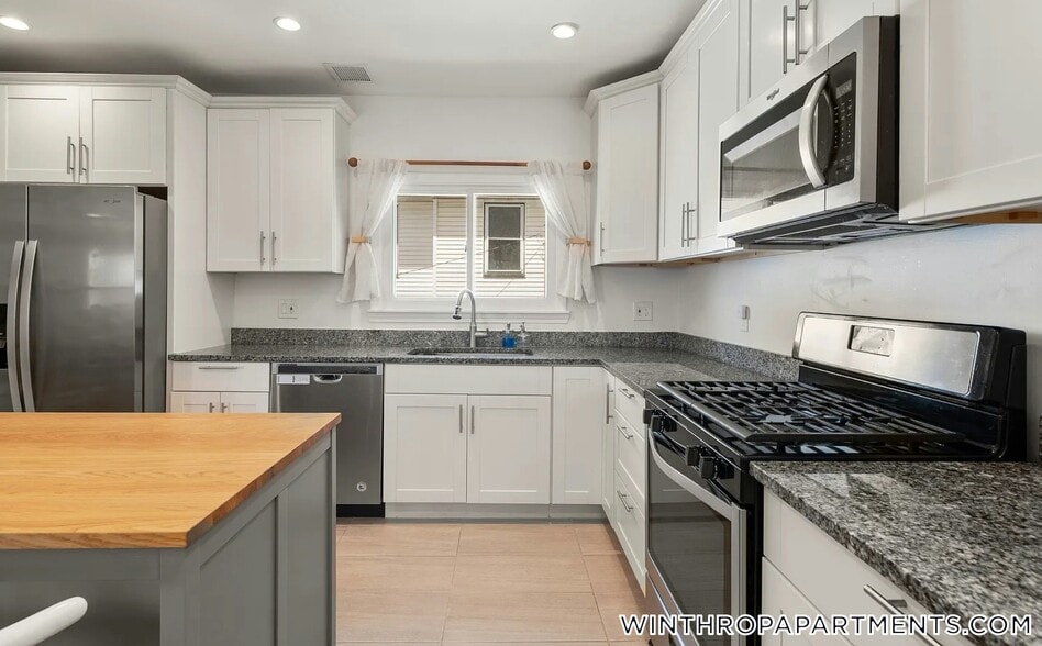 Building Photo - 62 Park Ave