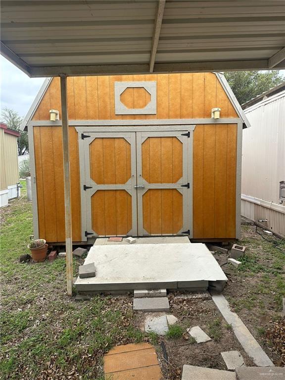 Building Photo - 1304 Breezy Dr