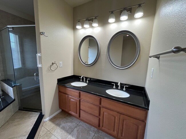 Building Photo - Upgraded and Beautiful Spacious 4 Bedroom ...
