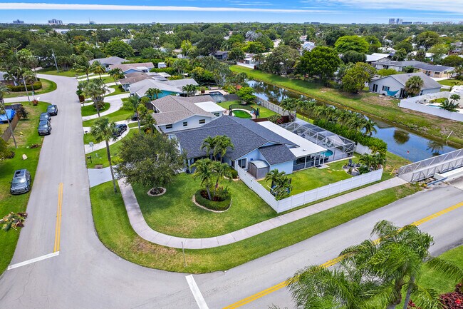 Building Photo - 9674 Dogwood Ave